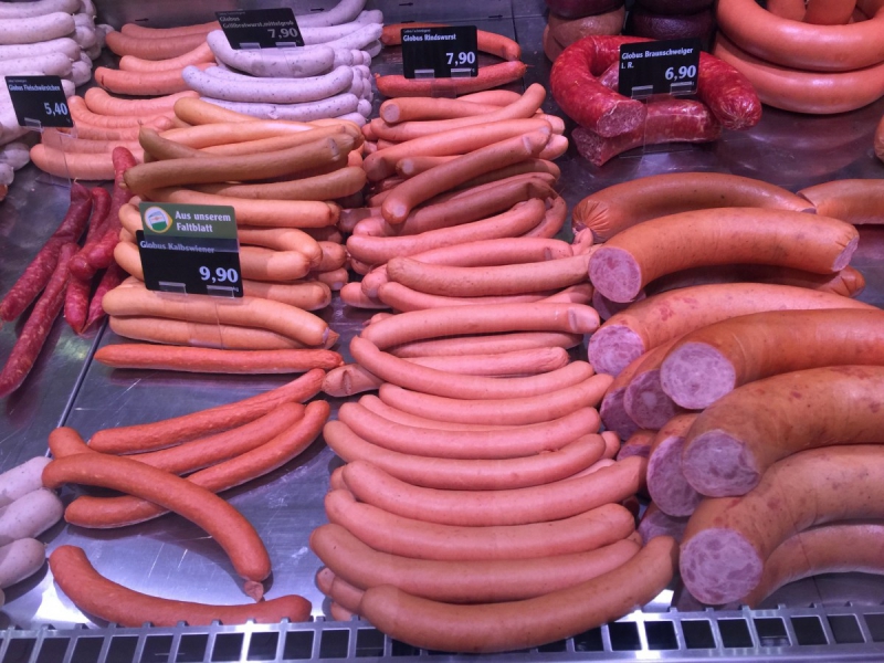 charcuterie-LA LONDE LES MAURES-min_sausages_meat_butchery-1069321